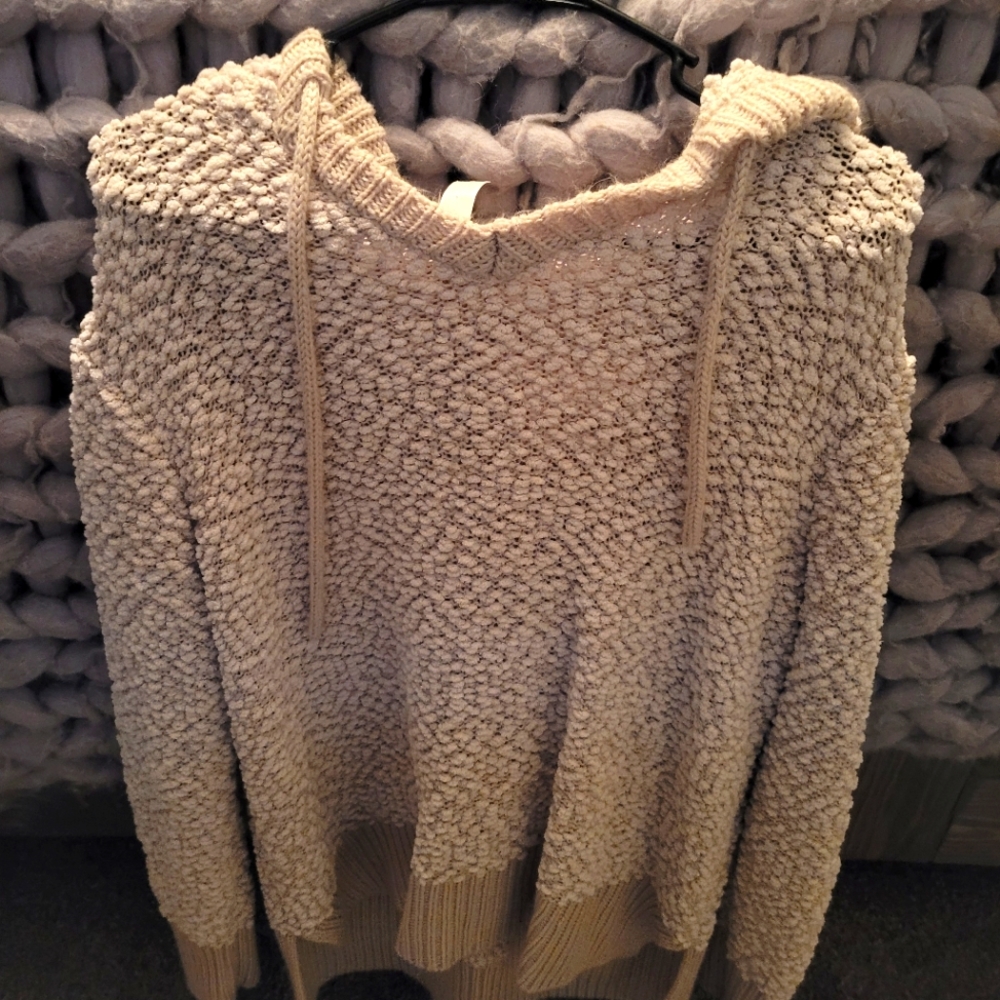 Hooded long sleeve top
